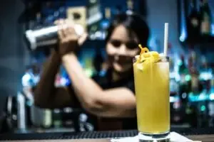 bartender-5384781_1280-300x200.webp